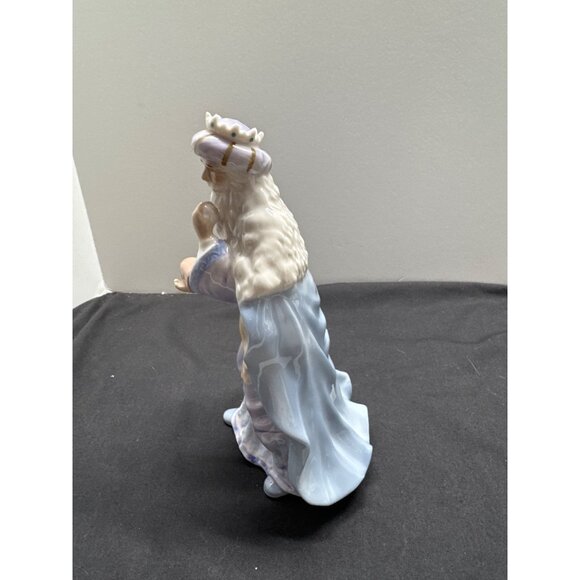 2005 Royal Doulton Holiday Nativity Porcelain Wise Man Figurine King With Crown - Picture 4 of 9